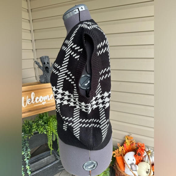 Oak and Fort sweater vest in size small - Picture 5 of 9